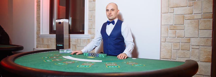 Покерный стол с крупье
